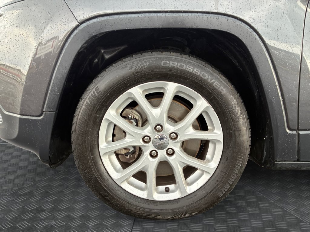 Used 2016 Jeep Cherokee Latitude w/ Comfort/Convenience Group FWD image 22