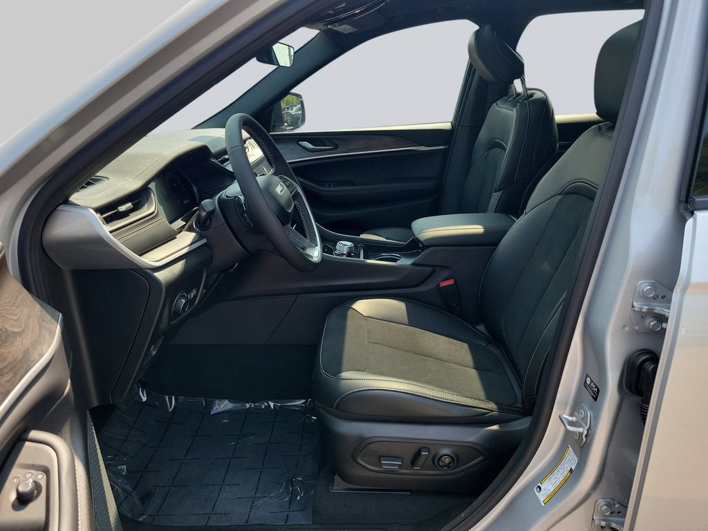 New 2026 Jeep Grand Cherokee Altitude RWD image 26