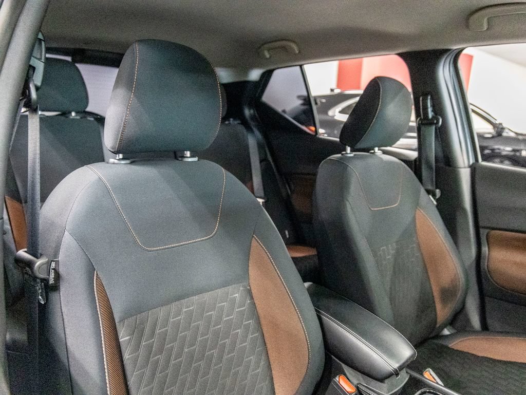 Used 2023 Nissan Kicks SR FWD image 31