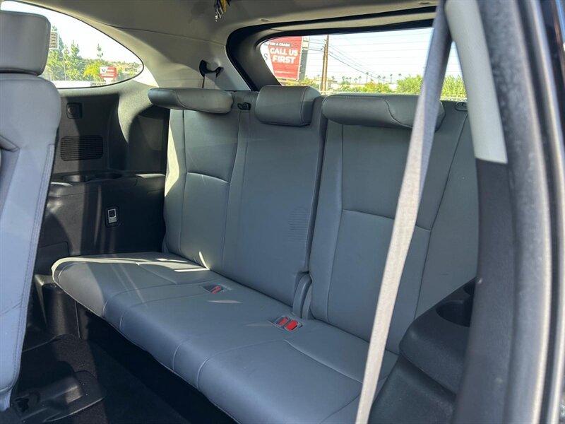 Used 2020 Toyota Highlander XLE AWD/4WD image 31