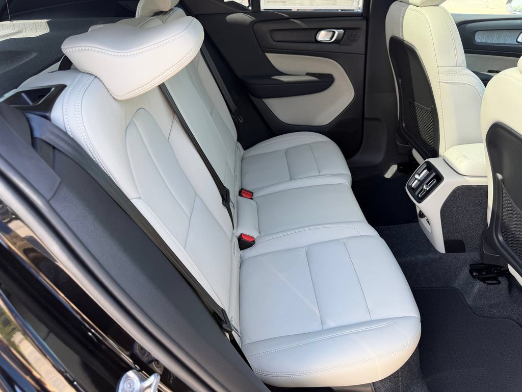 New 2026 Volvo XC40 B5 Plus w/ Climate Package AWD/4WD image 11