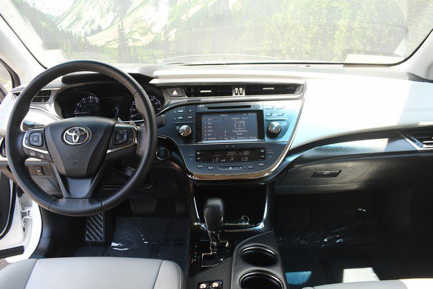 Used 2016 Toyota Avalon XLE Plus FWD image 18