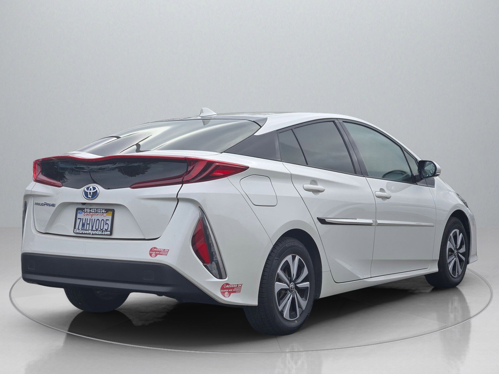Used 2017 Toyota Prius Prime Premium image 8