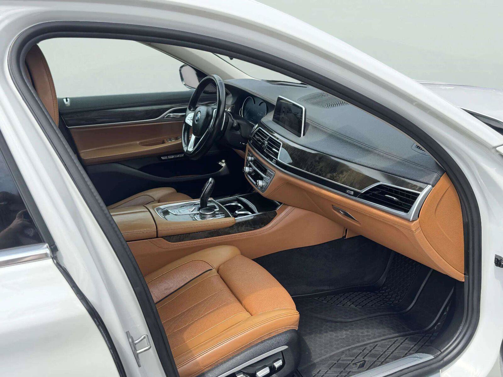 Used 2016 BMW 750i xDrive AWD/4WD image 44