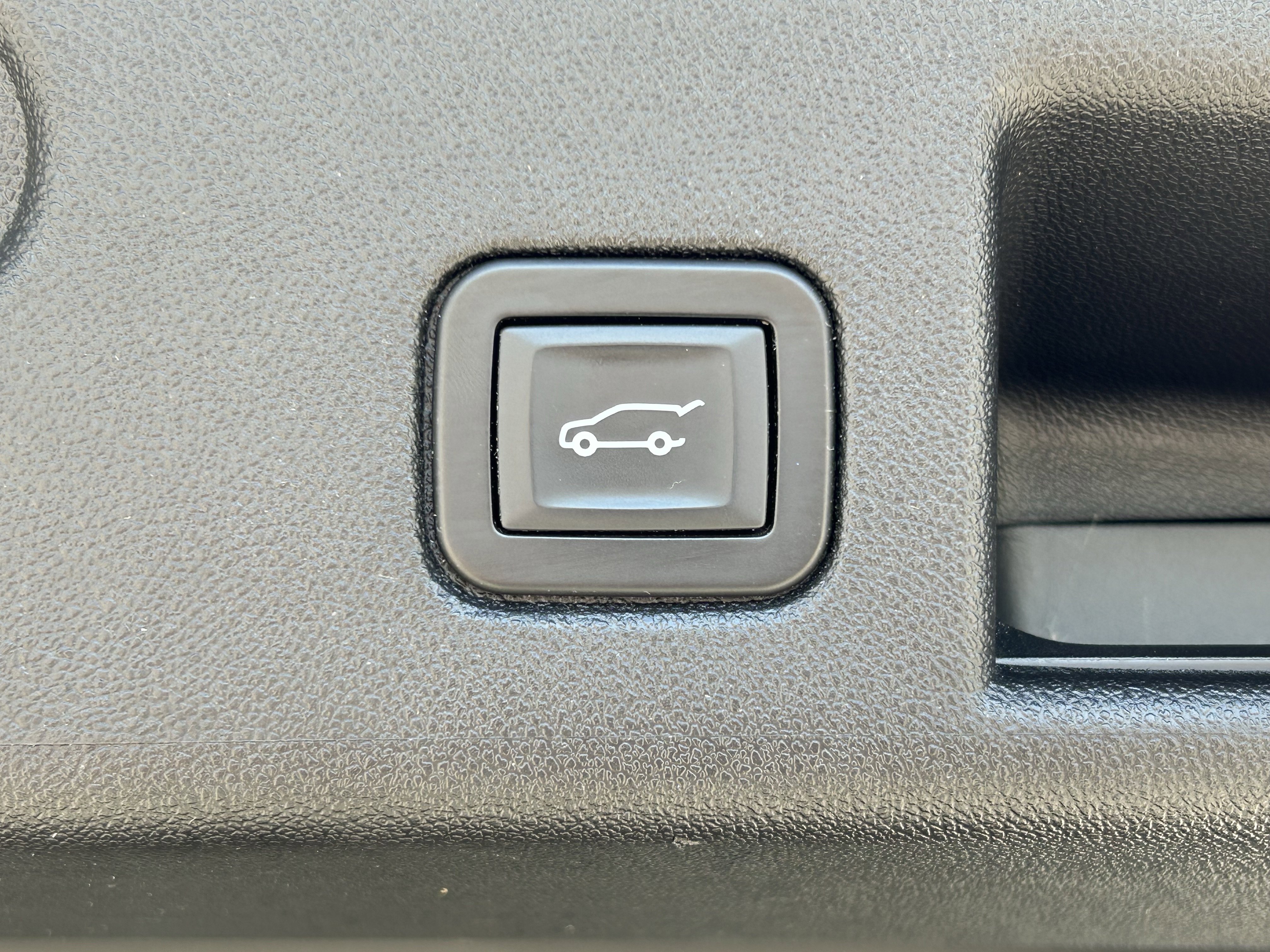 Used 2018 Chevrolet Equinox LT FWD image 23