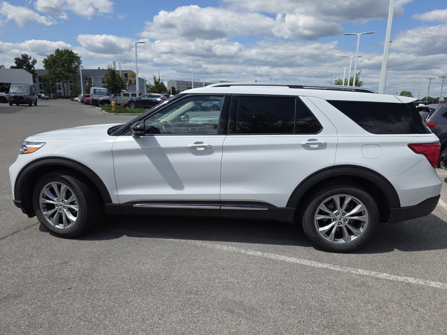 Used 2021 Ford Explorer Limited w/ Equipment Group 301A AWD/4WD image 5