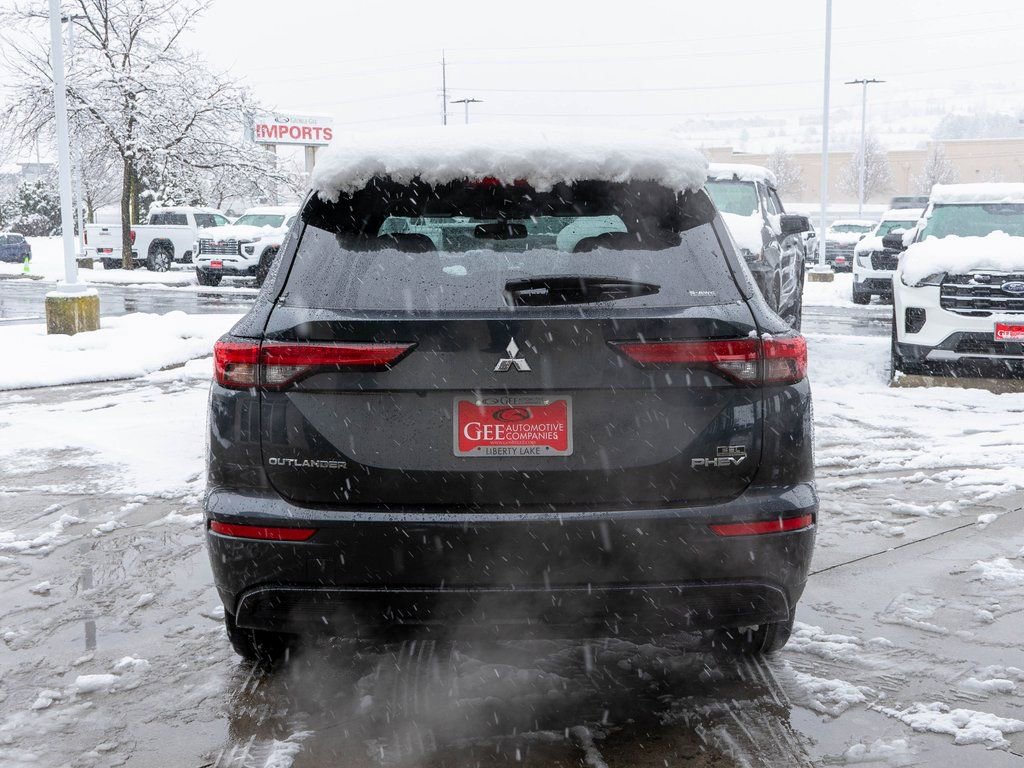 Used 2024 Mitsubishi Outlander 4WD Plug-In Hybrid image 6