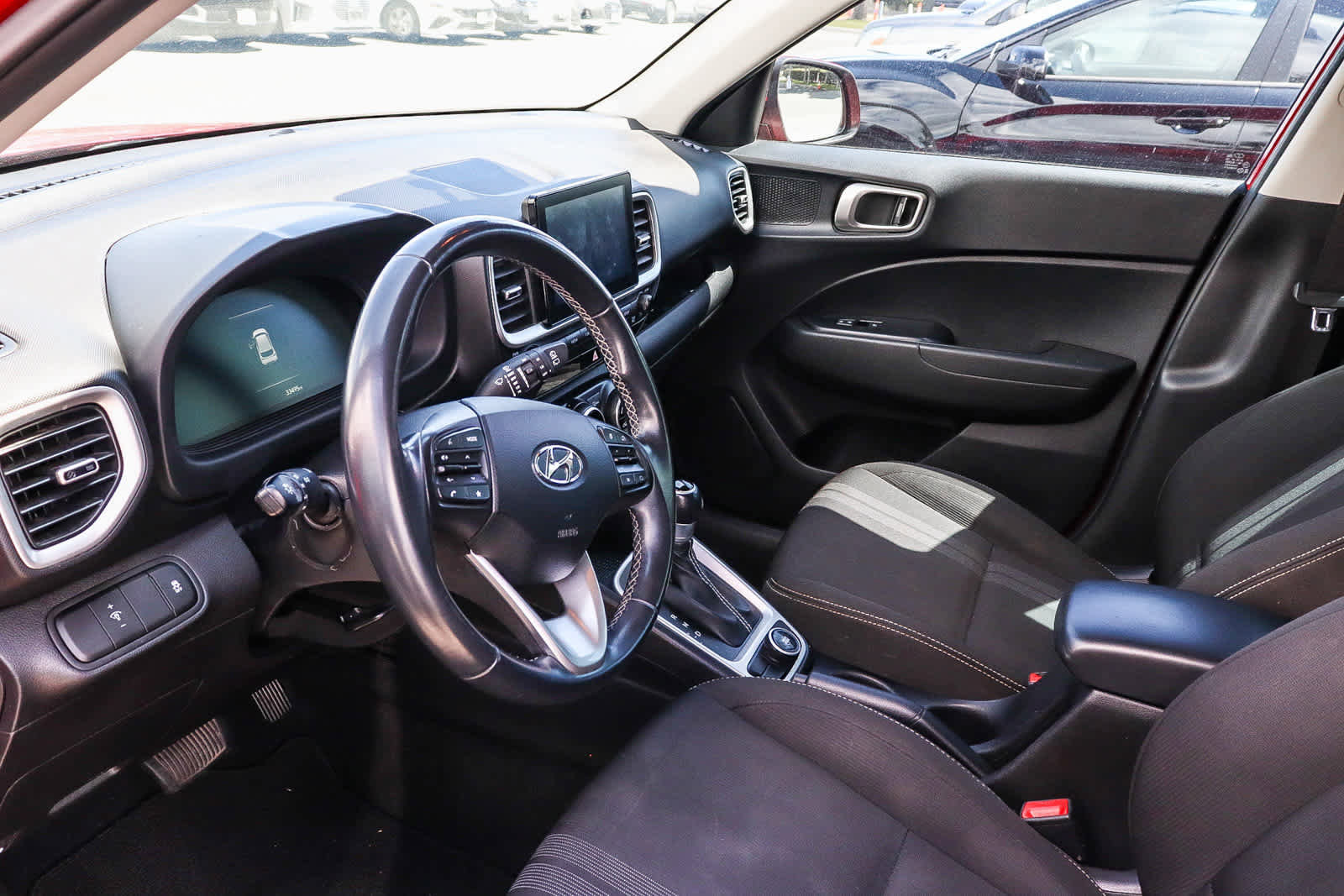 Used 2023 Hyundai Venue SEL image 9