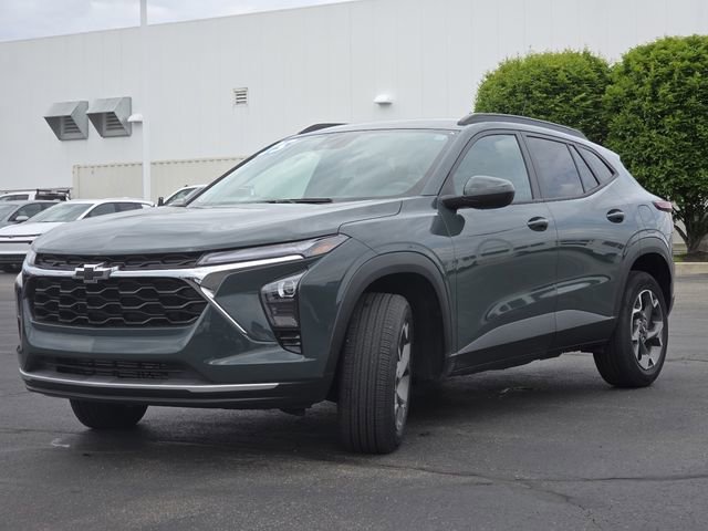 Used 2025 Chevrolet Trax LT w/ Driver Confidence Package FWD image 17