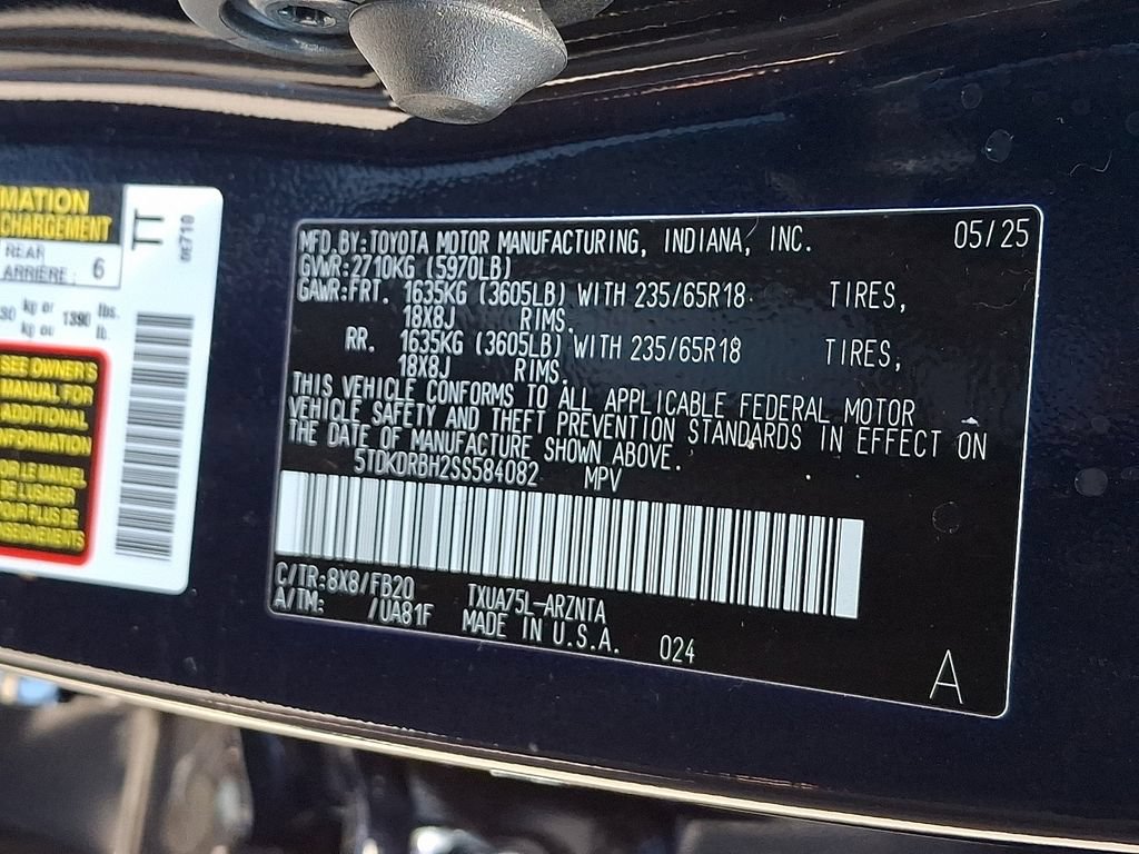 Used 2025 Toyota Highlander LE AWD/4WD image 27