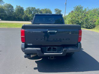Used 2025 Toyota Tacoma SR5 AWD/4WD image 4