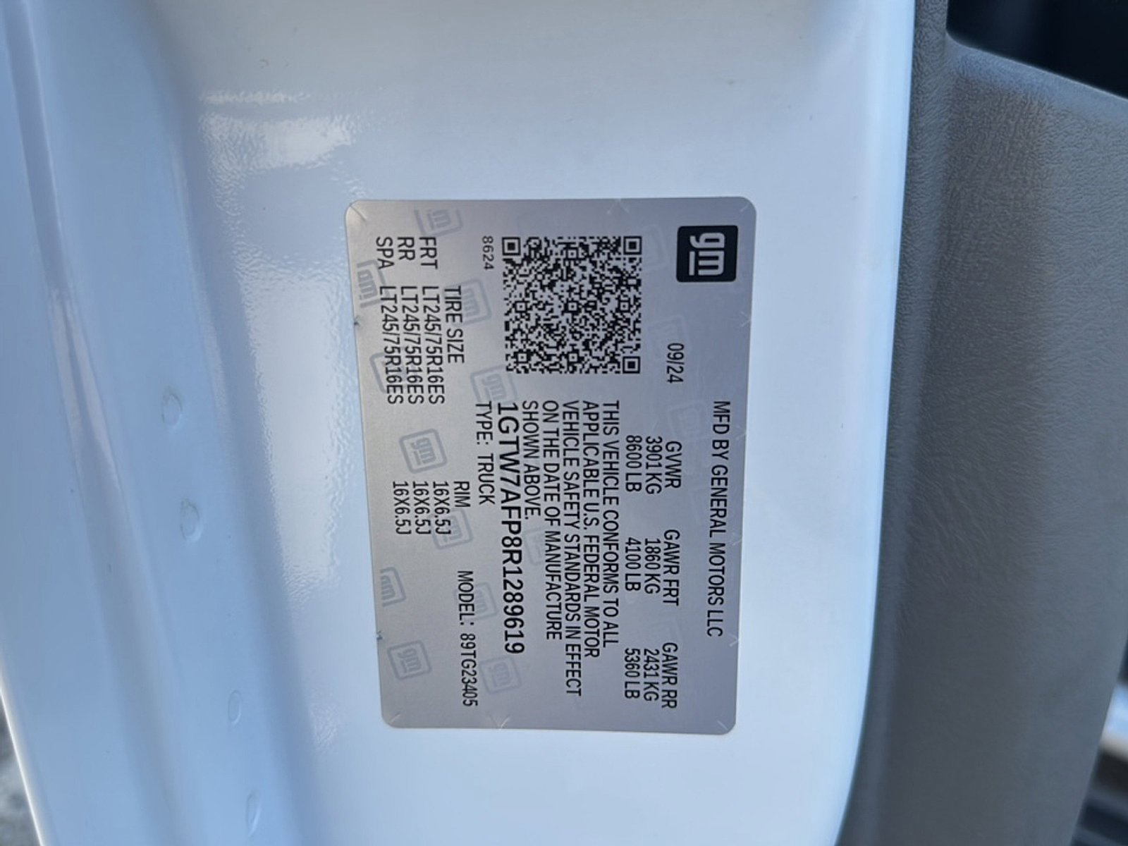 Used 2024 GMC Savana 2500 w/ Driver Convenience Package RWD image 42
