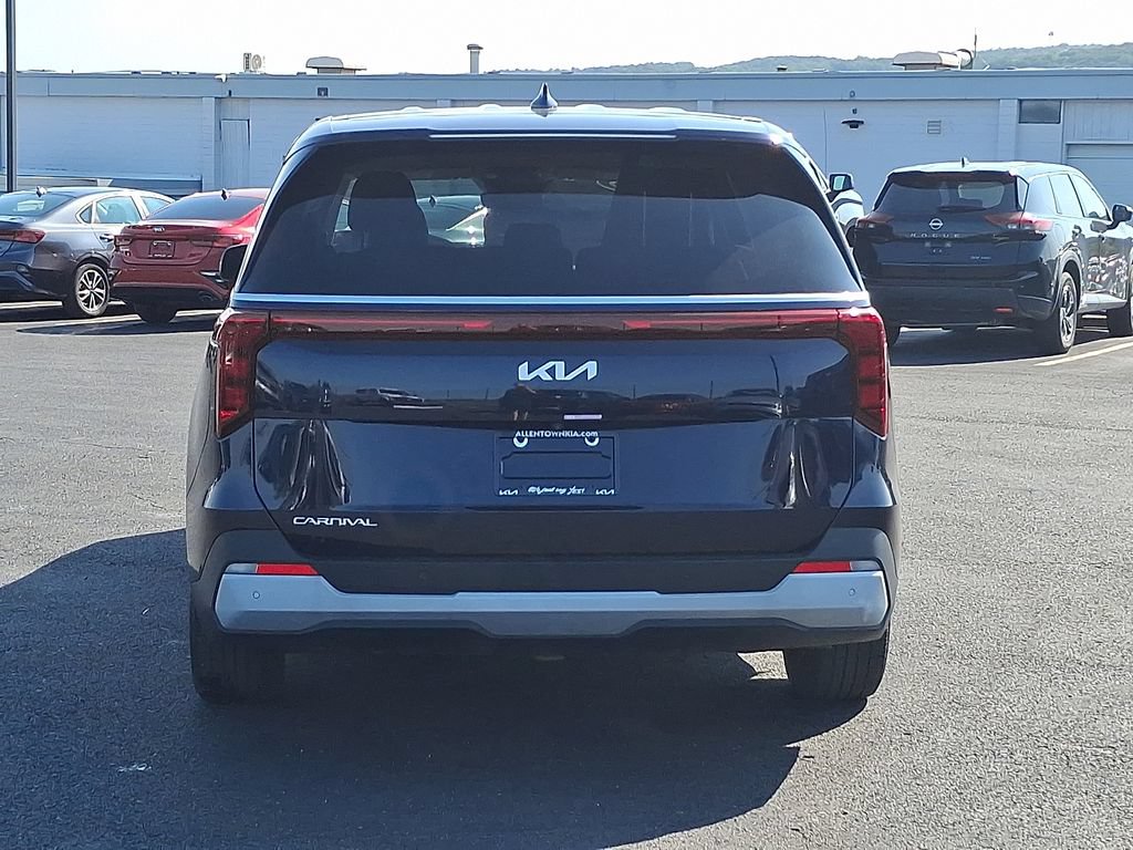 Certified 2025 Kia Carnival FWD image 5