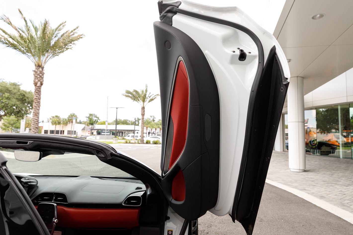Used 2025 McLaren Artura Spider RWD image 60