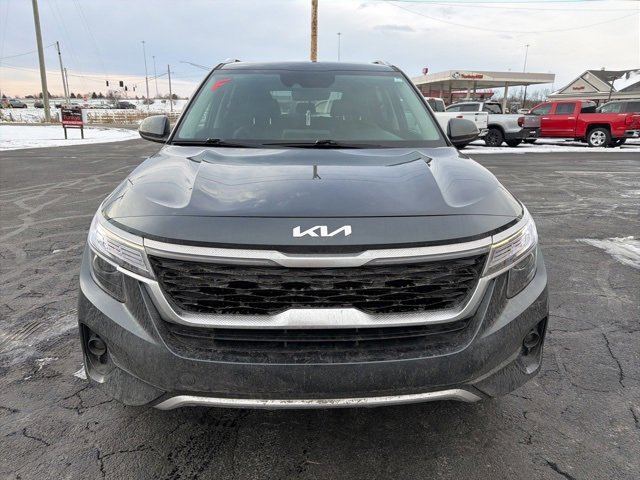 Used 2022 Kia Seltos EX image 2