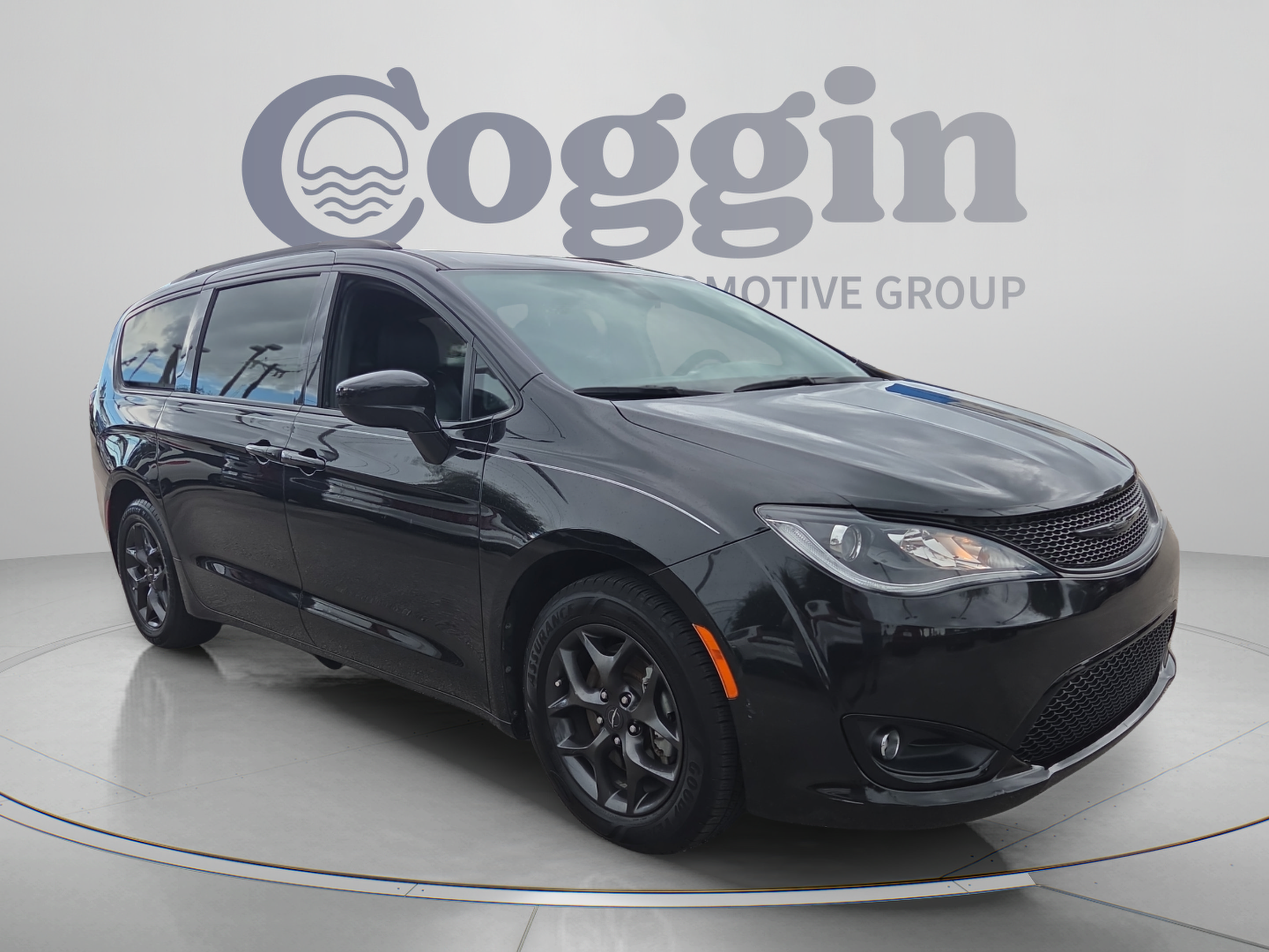 Used 2019 Chrysler Pacifica Touring-L Plus w/ S Appearance Package FWD image 7
