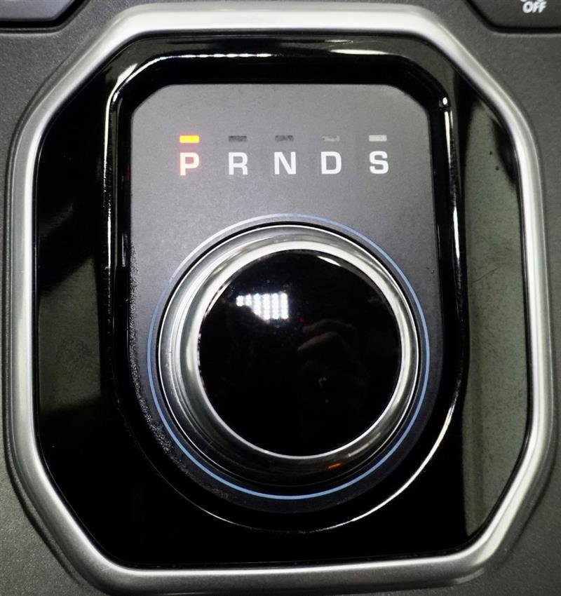 Used 2017 Land Rover Range Rover Evoque SE image 23