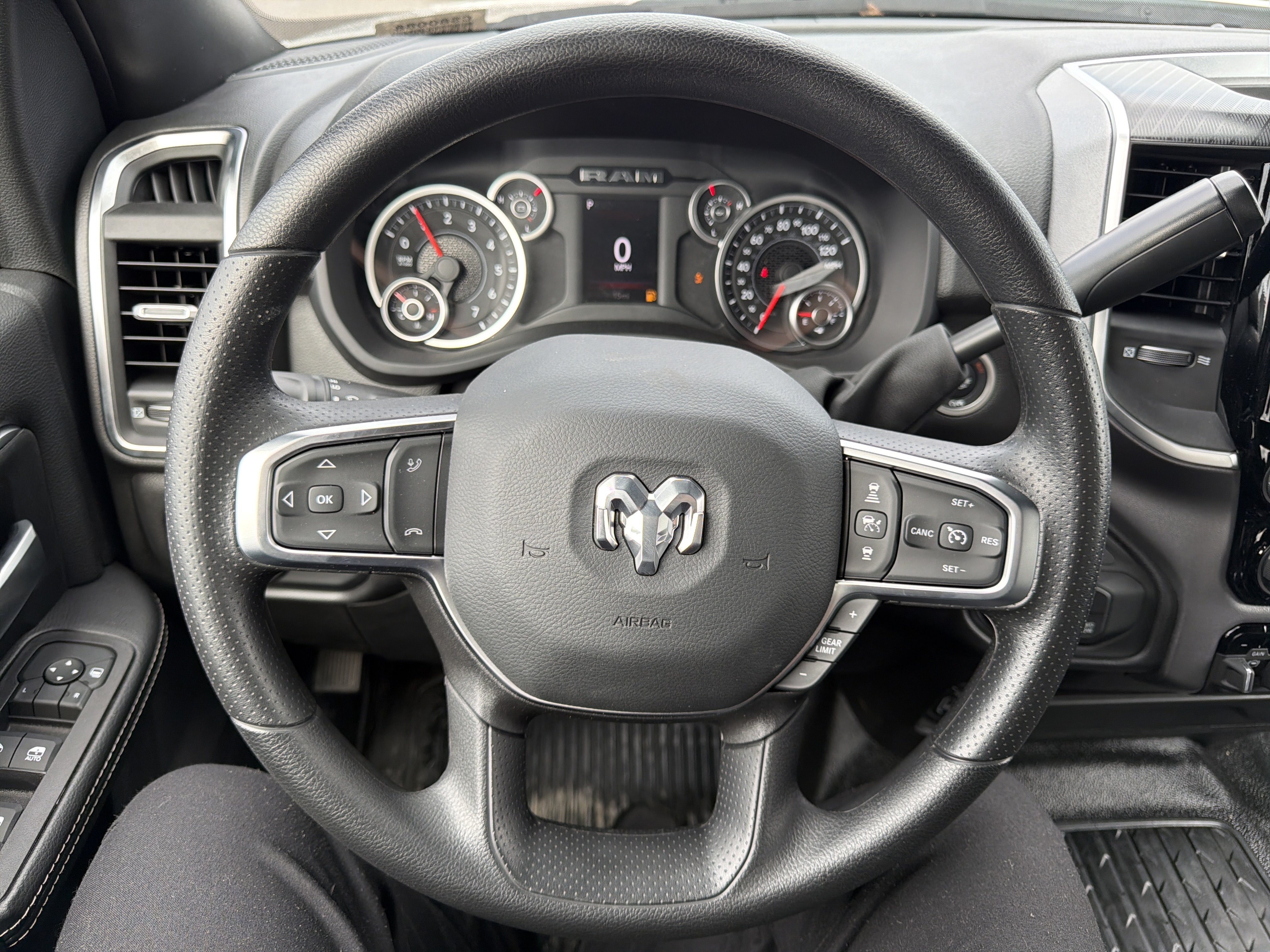 Used 2025 RAM 3500 Big Horn AWD/4WD image 18