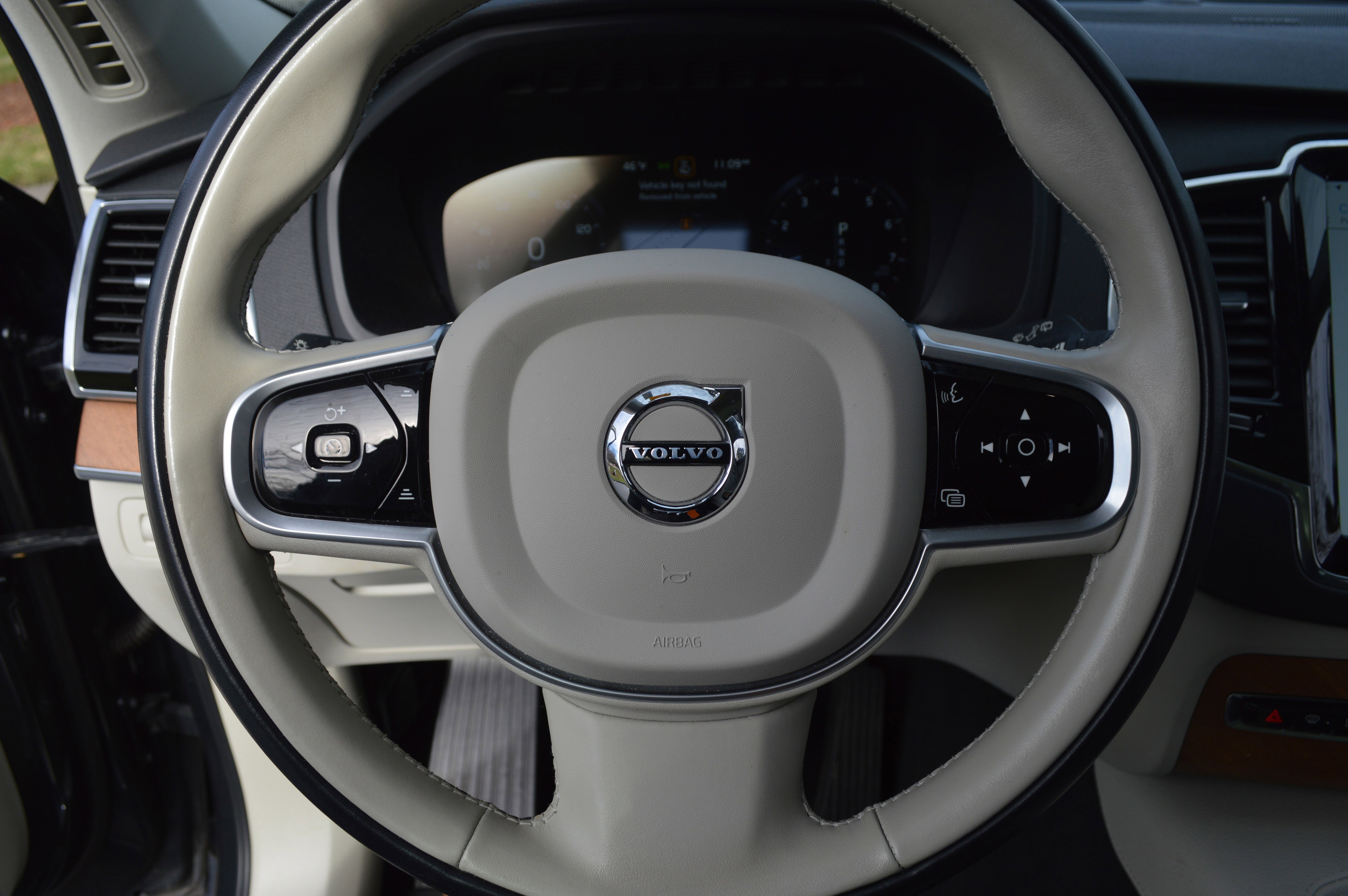 Used 2022 Volvo XC90 T6 Momentum w/ Advanced Package image 14