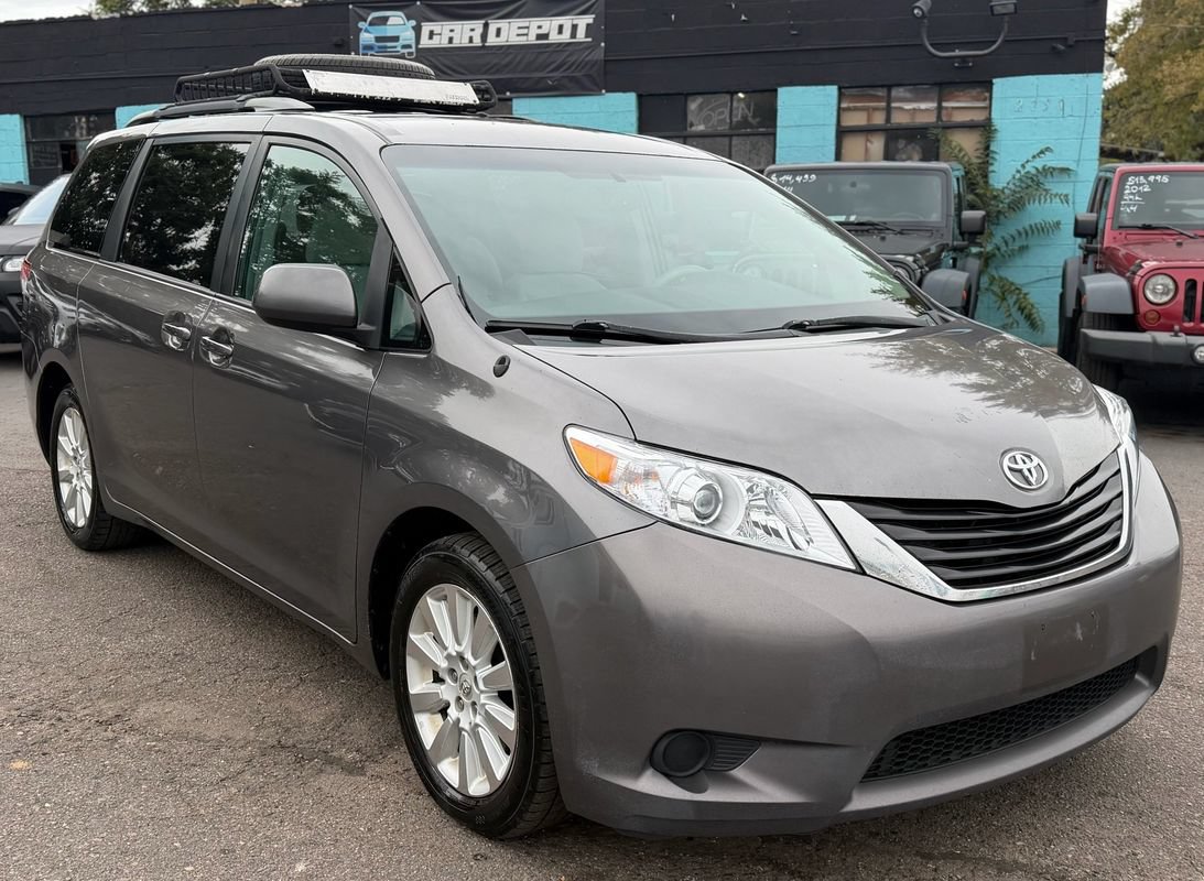 Used 2013 Toyota Sienna LE w/ Towing Pkg