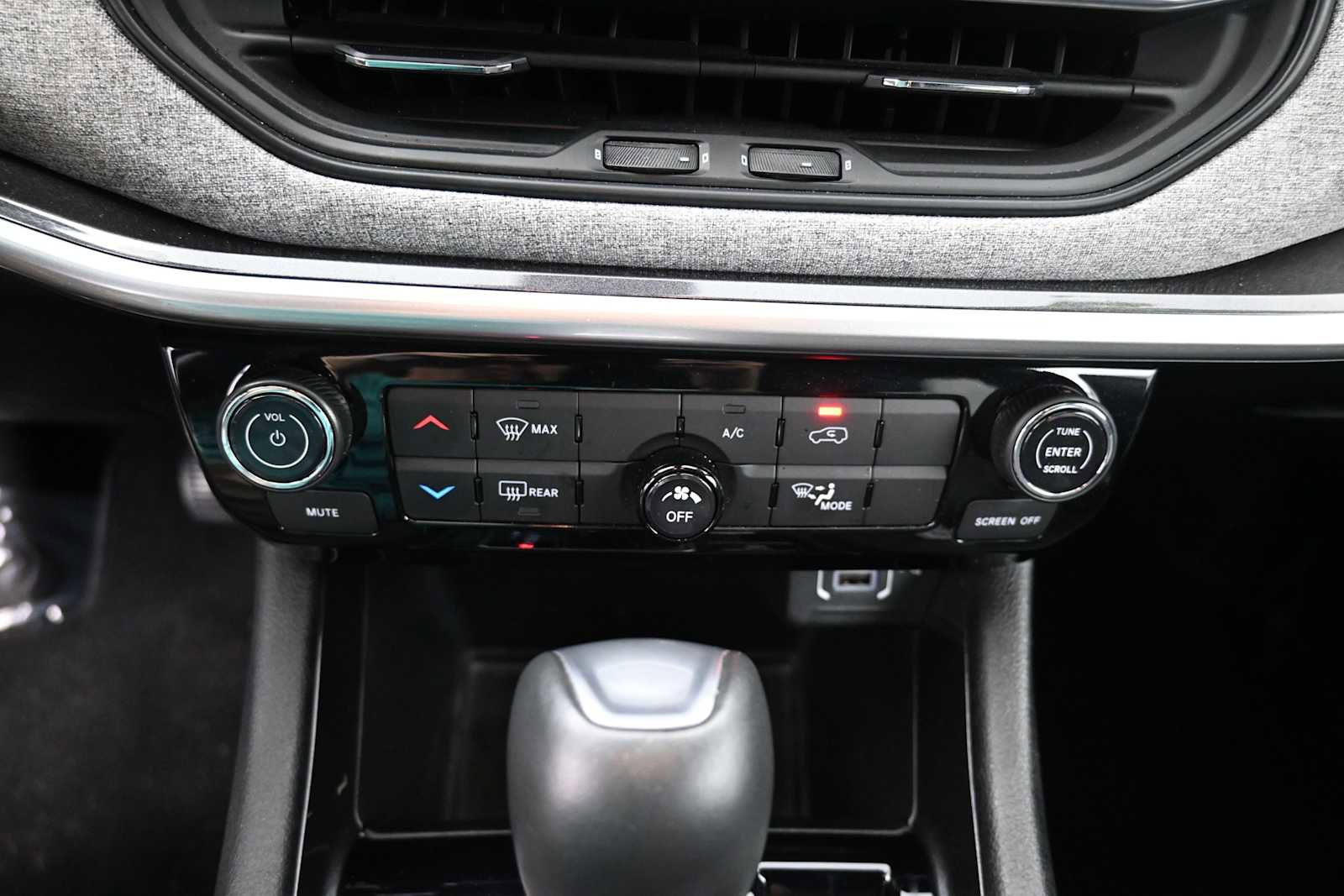 Used 2023 Jeep Compass Latitude AWD/4WD image 8