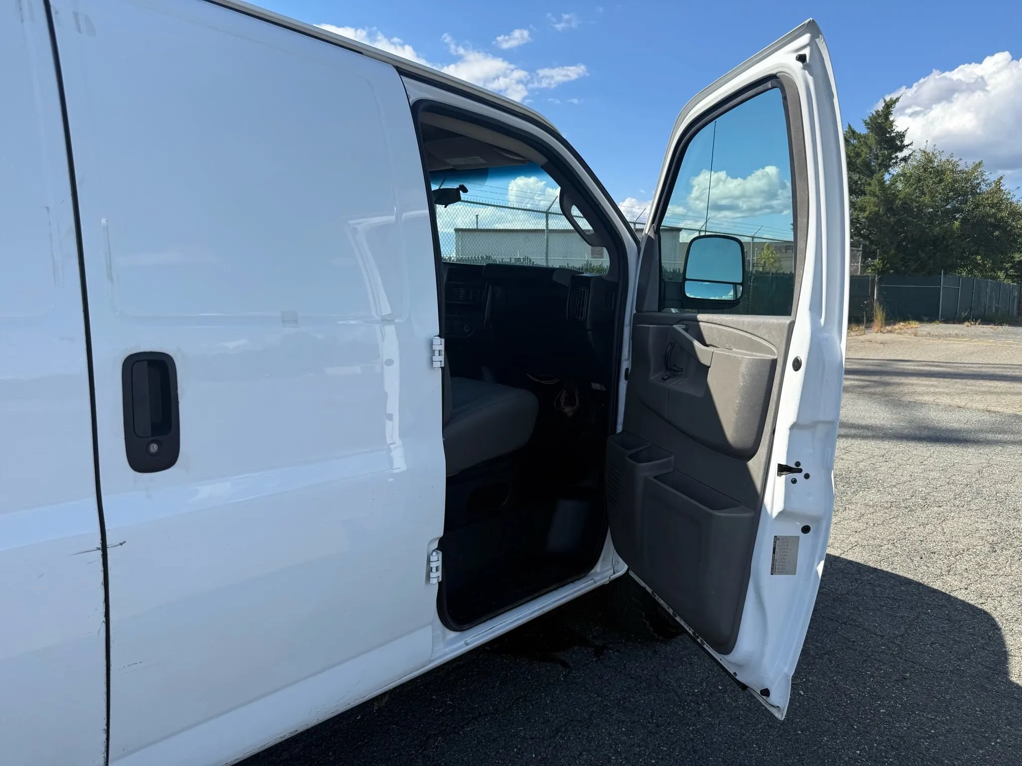 Used 2016 Chevrolet Express 2500 RWD image 41