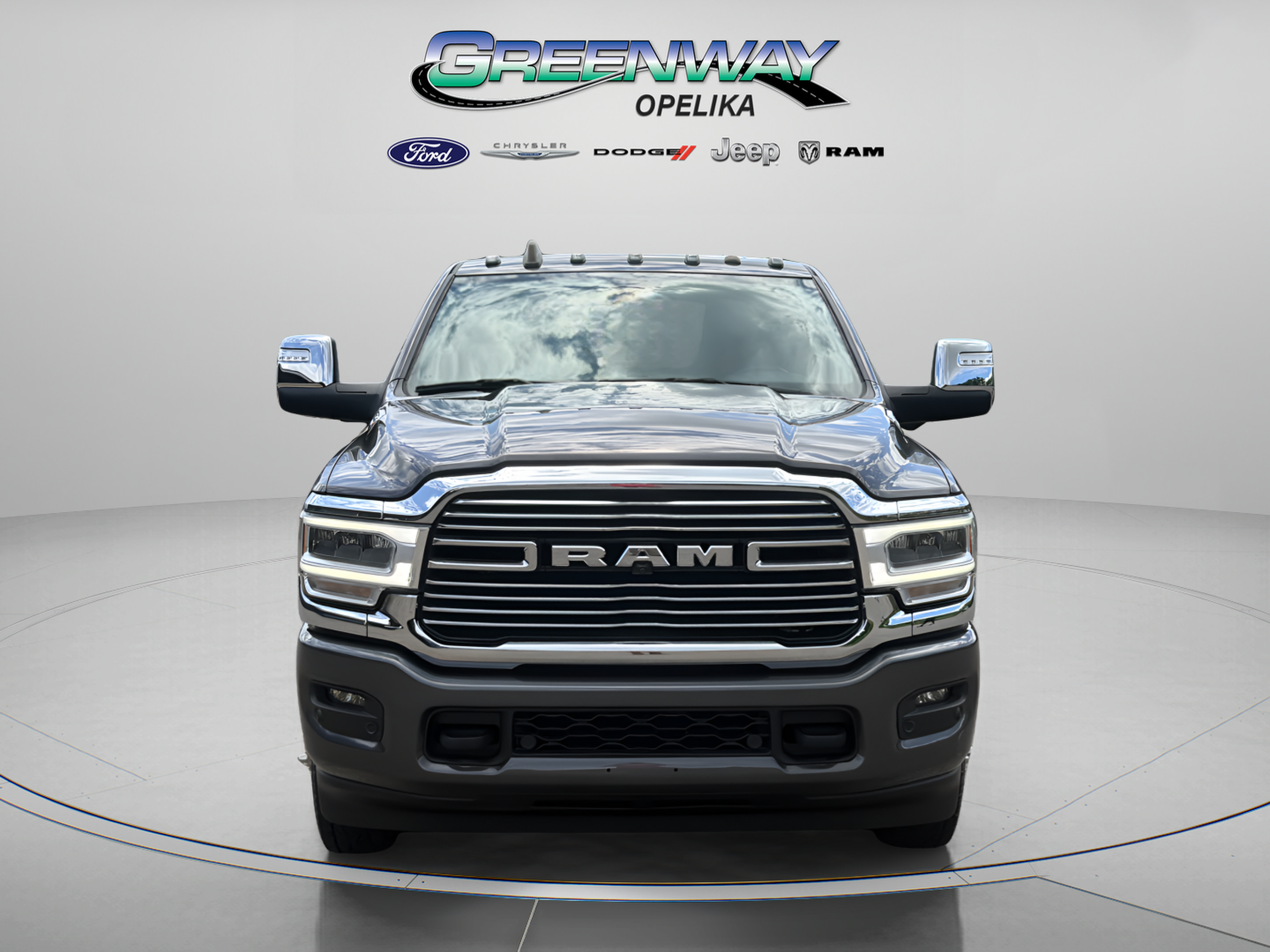 Used 2024 RAM 3500 Laramie AWD/4WD image 2