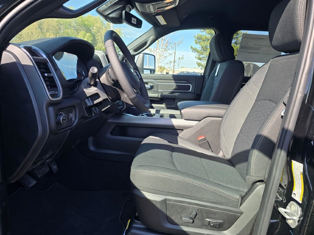 New 2026 RAM 3500 Big Horn AWD/4WD image 10