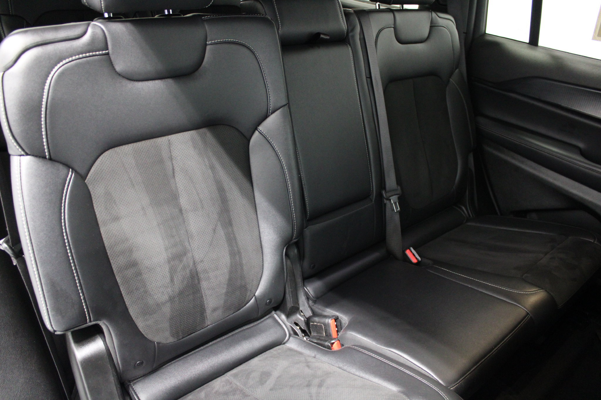 Used 2023 Jeep Grand Cherokee L Laredo AWD/4WD image 26