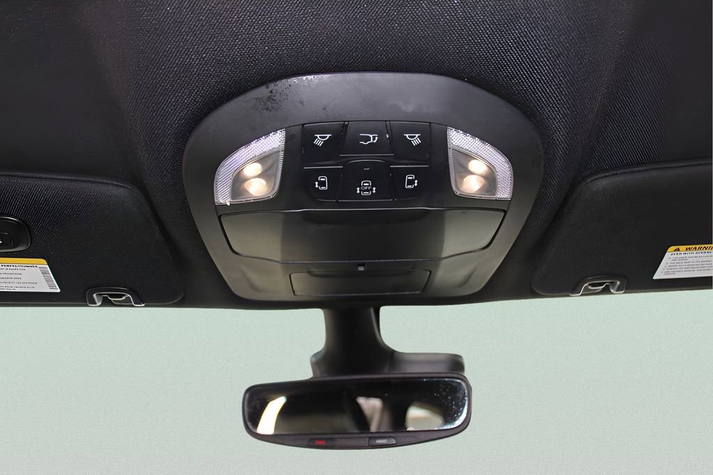 Used 2025 Chrysler Pacifica Select image 19