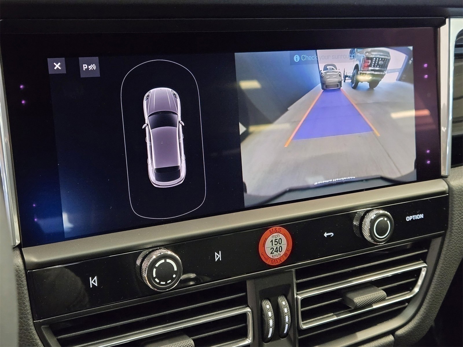 Certified 2025 Porsche Macan image 26