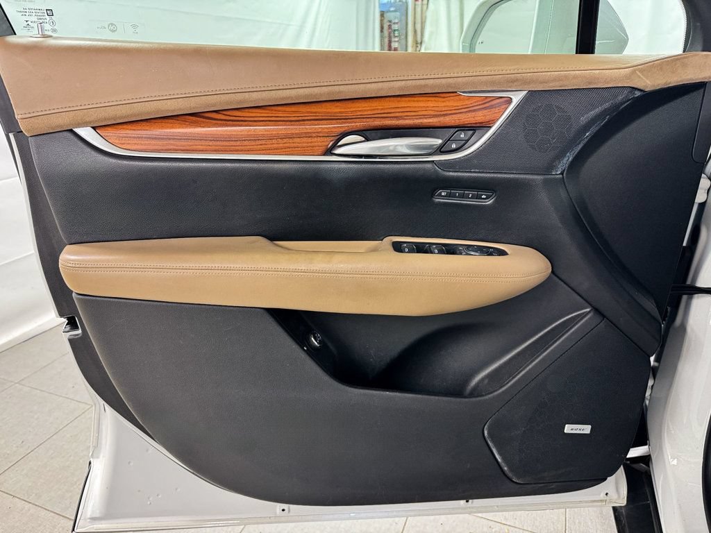 Used 2017 Cadillac XT5 Platinum w/ Driver Assist Package AWD/4WD image 13