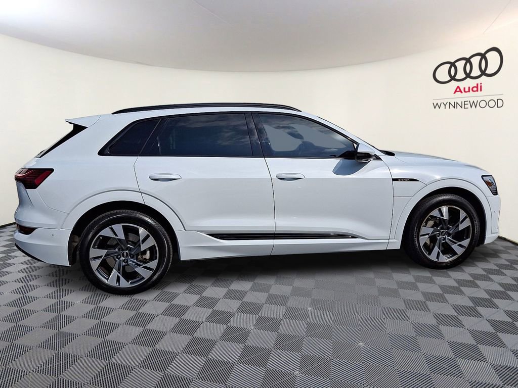 Used 2023 Audi e-tron Premium w/ Convenience Plus Package image 7
