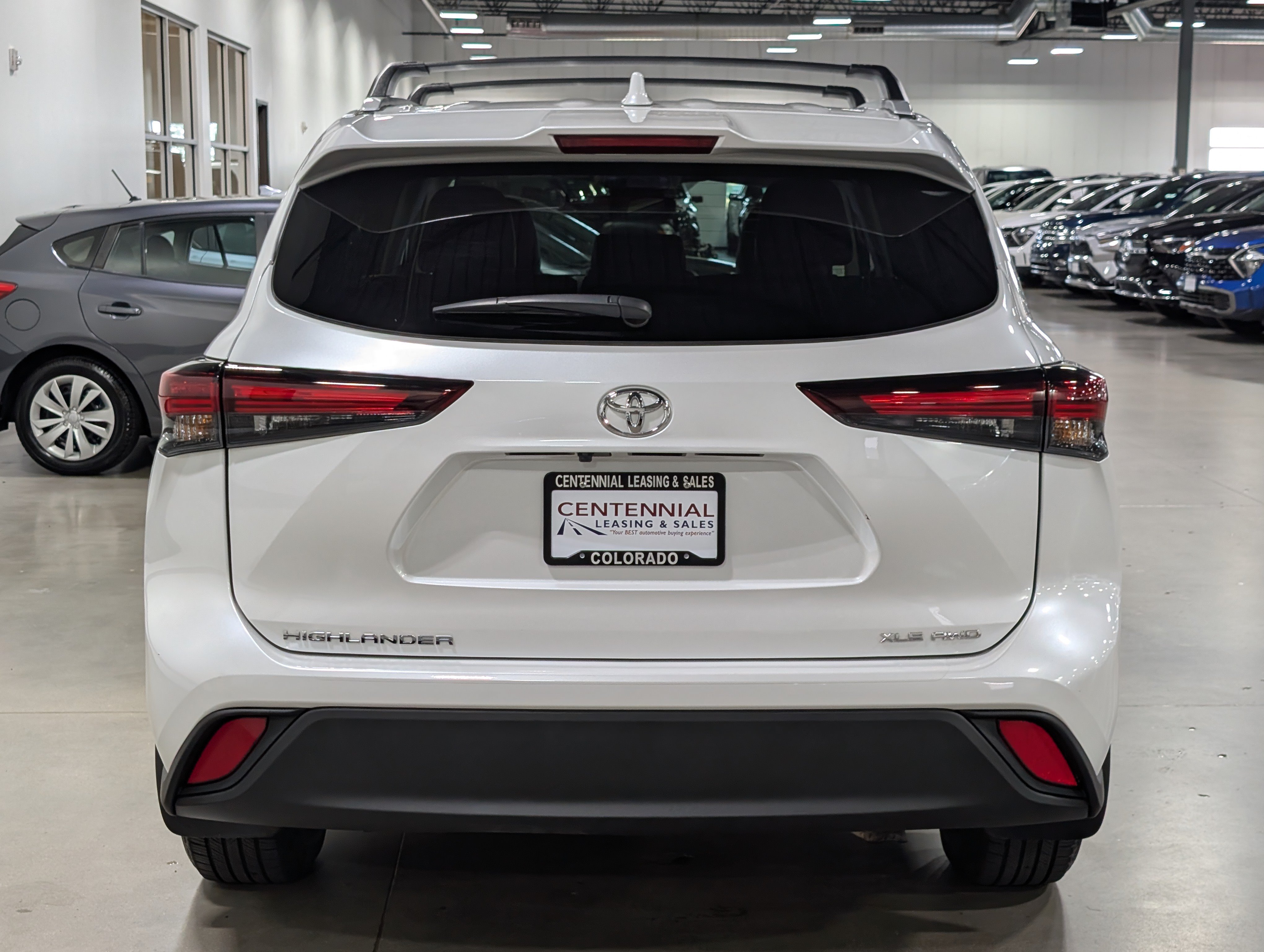 Used 2024 Toyota Highlander XLE AWD/4WD image 4