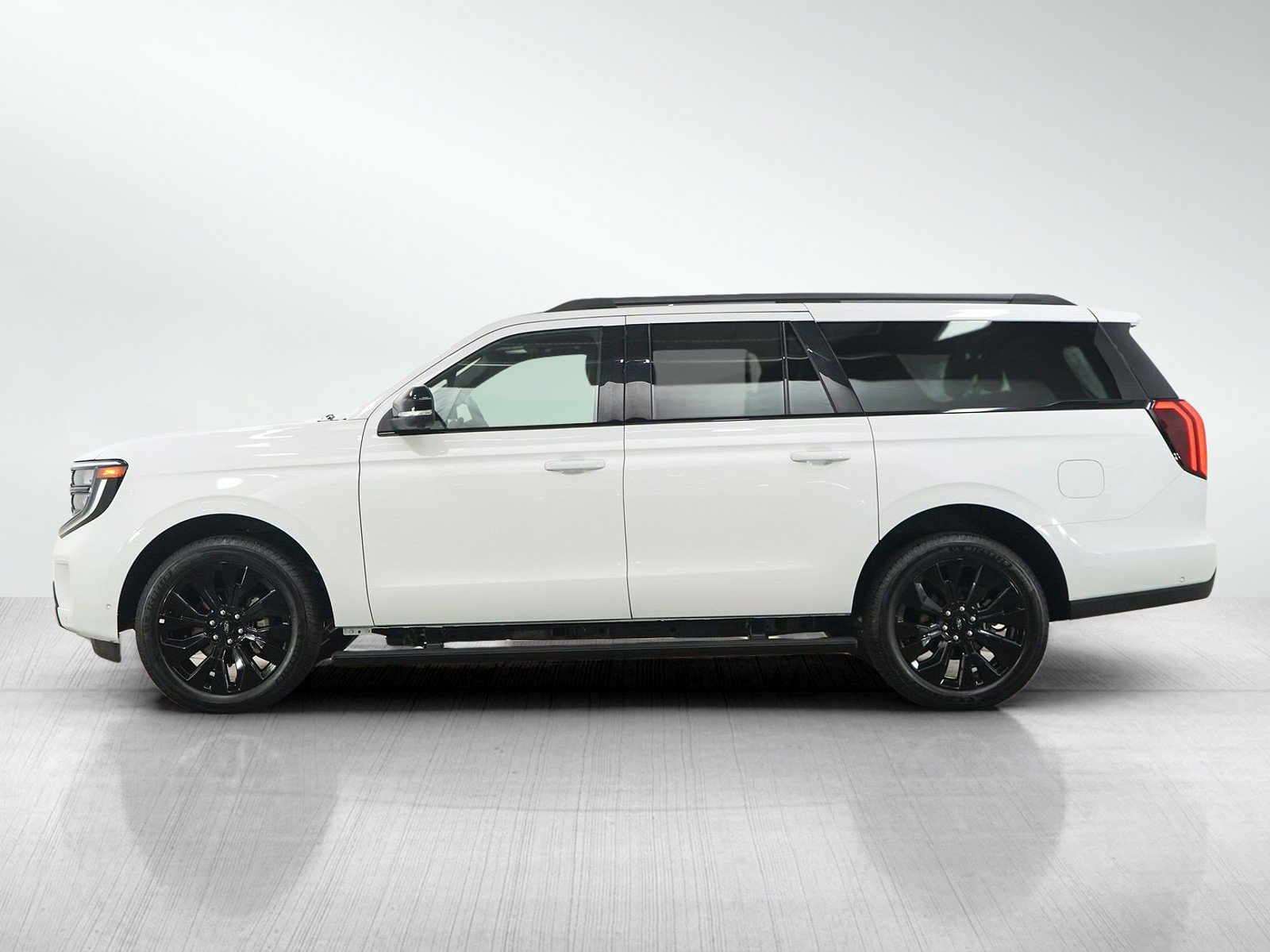 Used 2025 Ford Expedition Max Platinum w/ Stealth Appearance Package AWD/4WD image 2