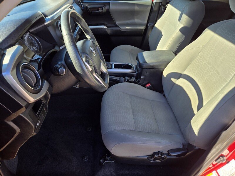 Used 2017 Toyota Tacoma SR5 RWD image 11