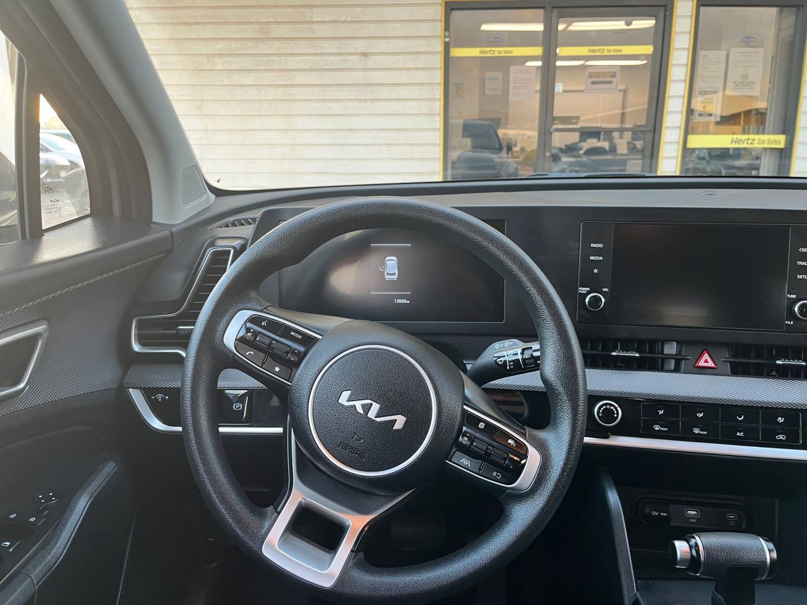 Used 2025 Kia Sportage LX image 33