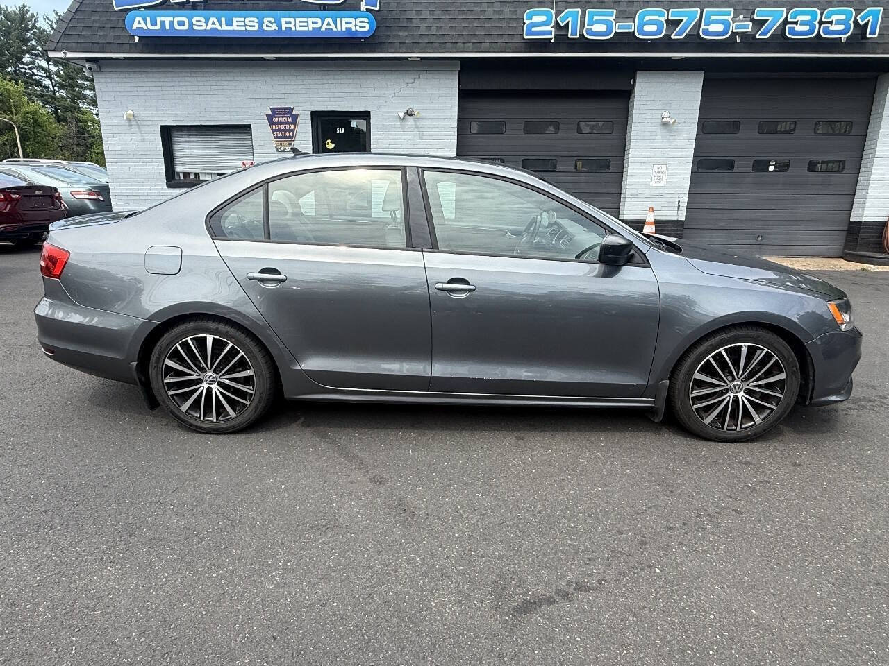Used 2015 Volkswagen Jetta Sport FWD image 12