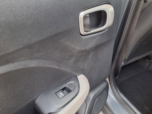 Used 2025 Hyundai Venue SEL FWD image 88