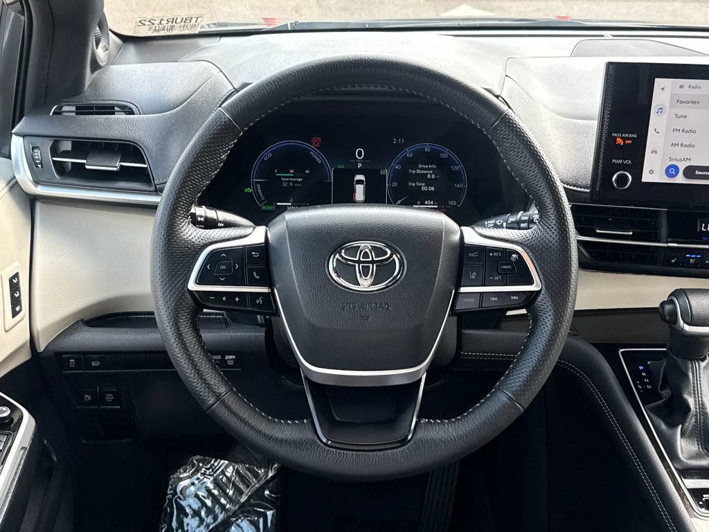 Used 2025 Toyota Sienna Limited AWD/4WD image 12