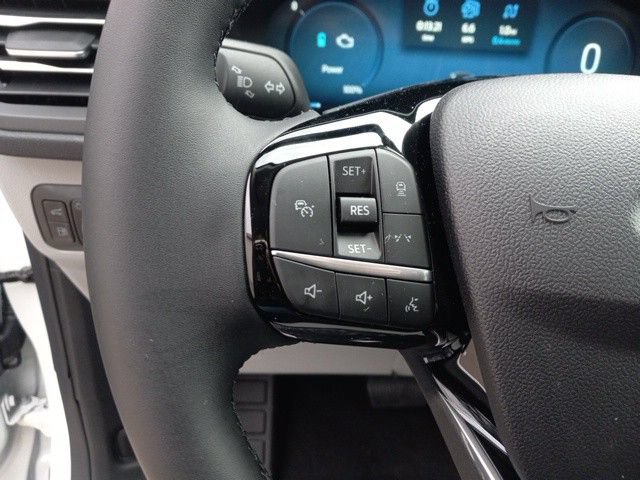 New 2025 Ford Escape SE w/ PHEV Premium Package FWD image 18