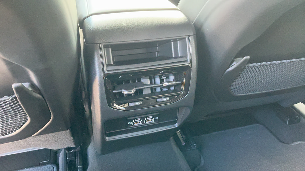 Used 2025 Jeep Grand Cherokee Laredo X RWD image 9