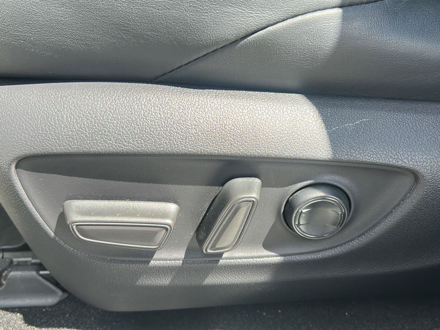 Used 2022 Toyota Venza XLE AWD/4WD image 17