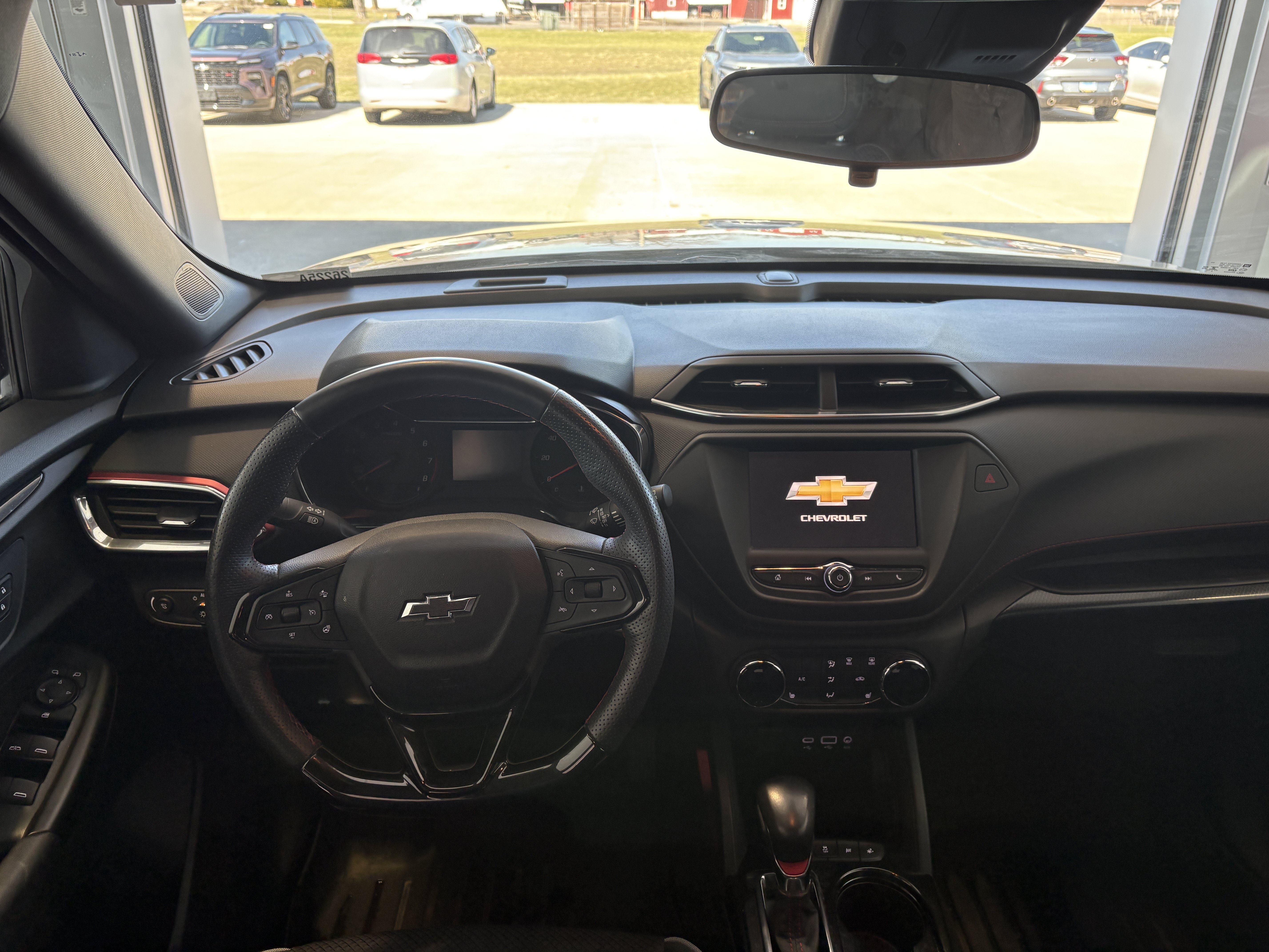 Used 2022 Chevrolet TrailBlazer RS FWD image 2