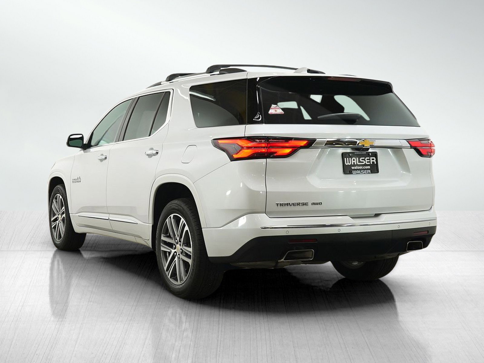 Used 2023 Chevrolet Traverse High Country AWD/4WD image 3