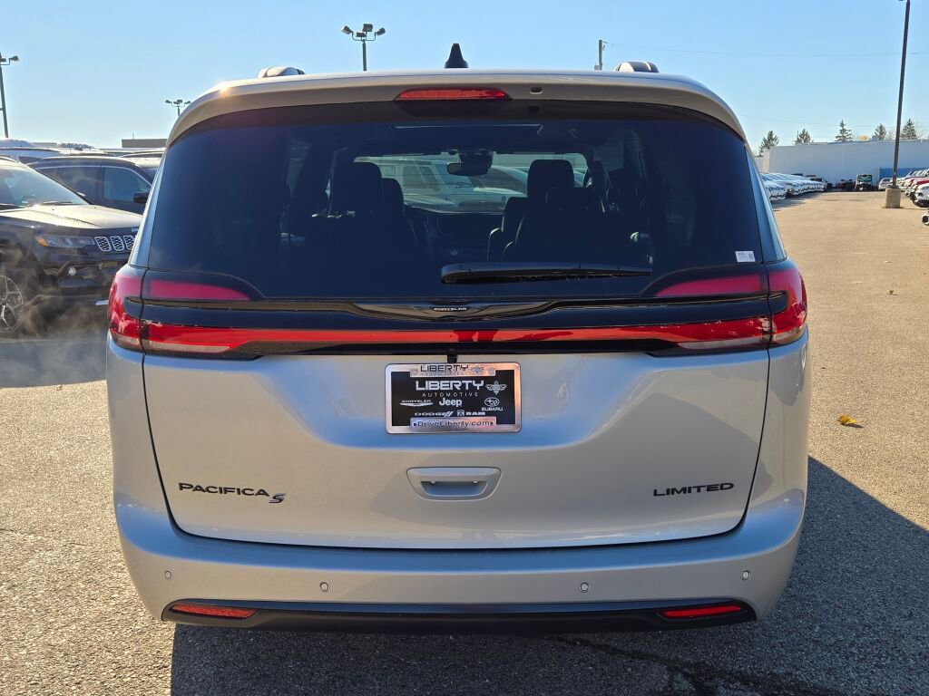 New 2026 Chrysler Pacifica Limited w/ S Appearance Package image 13