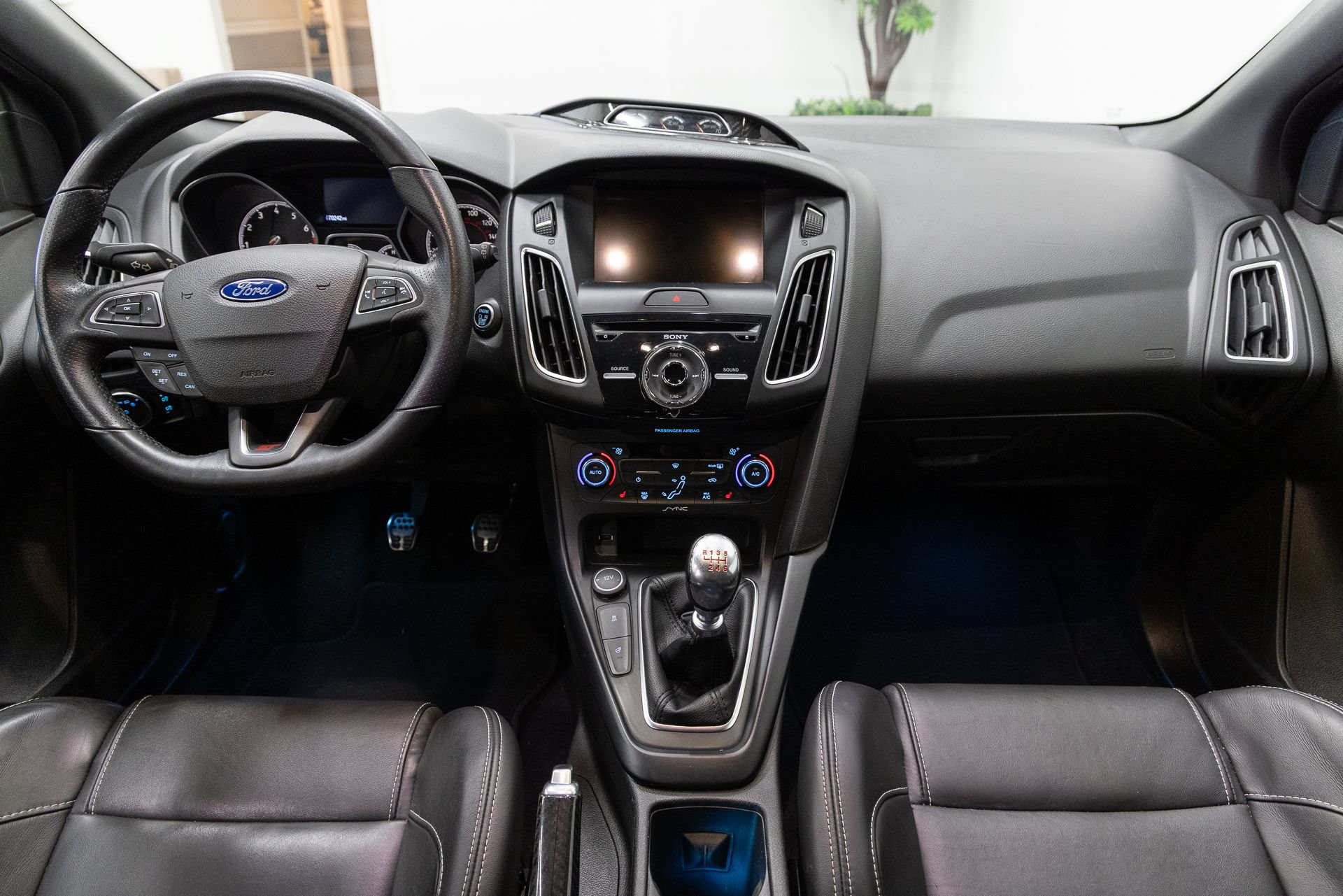 Used 2016 Ford Focus ST w/ Equipment Group 402A FWD image 5