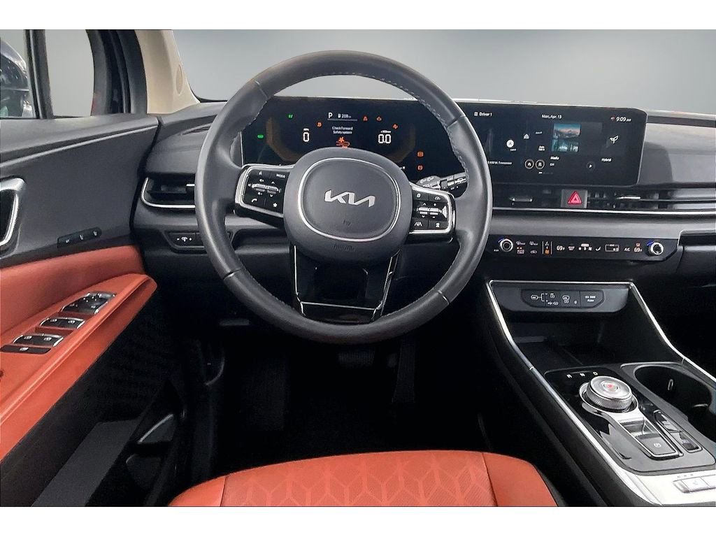 Used 2026 Kia Carnival EX image 8