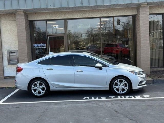 Used 2018 Chevrolet Cruze Premier image 2