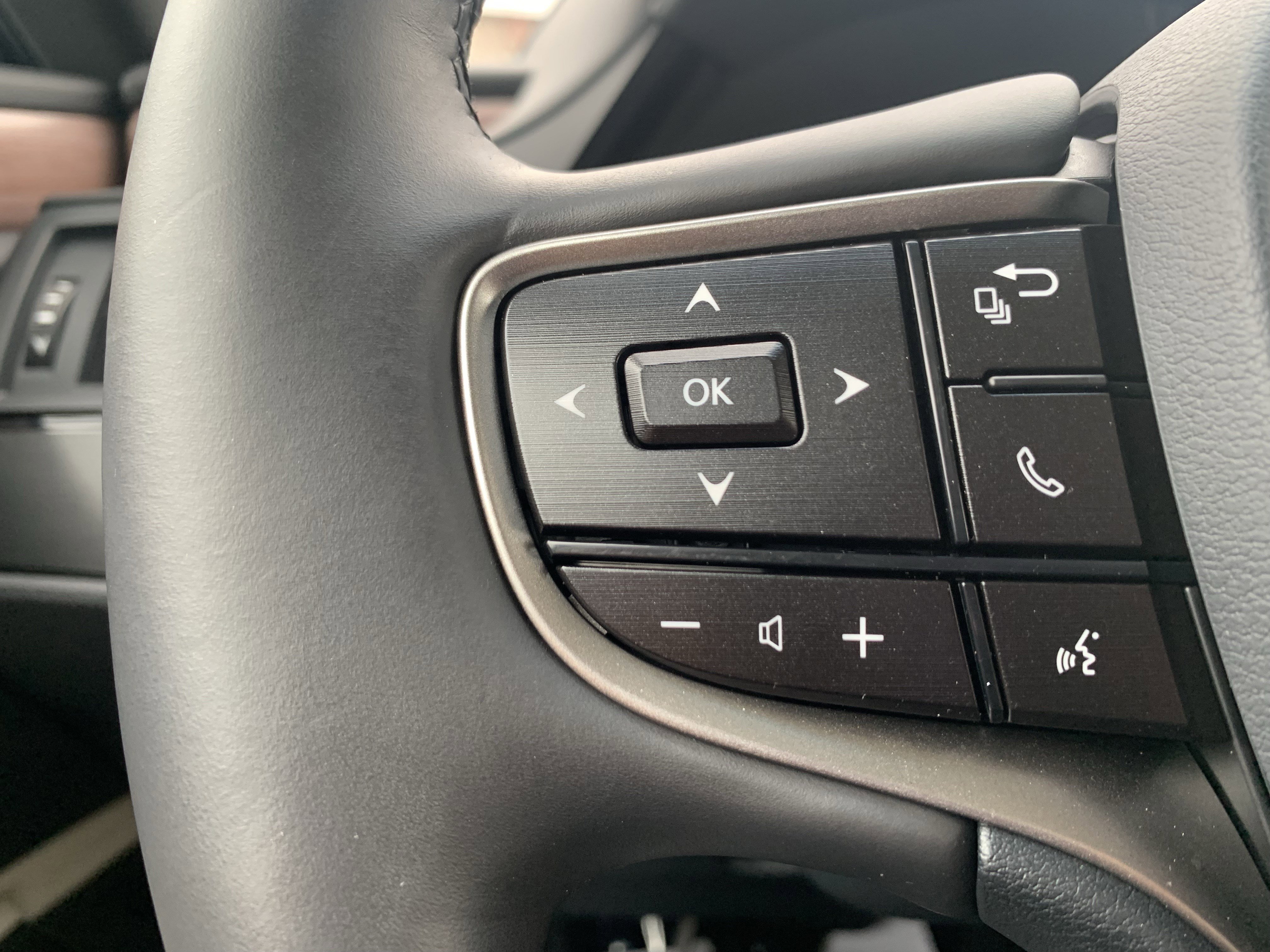 Certified 2025 Lexus ES 350 w/ Premium Package image 19